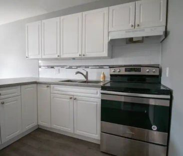 1 Ormond Street North - 11 | 1 Ormond Street North -, Thorold - Photo 1
