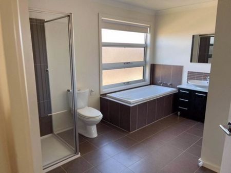 Stylish, Low-Maintenance Living in a Prime Taylors Hill Location! - Photo 5