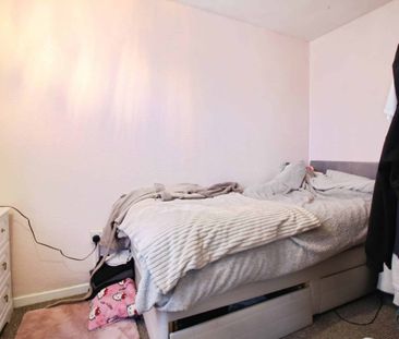 Penhill Drive, Swindon, Swindon, SN2 - Photo 1