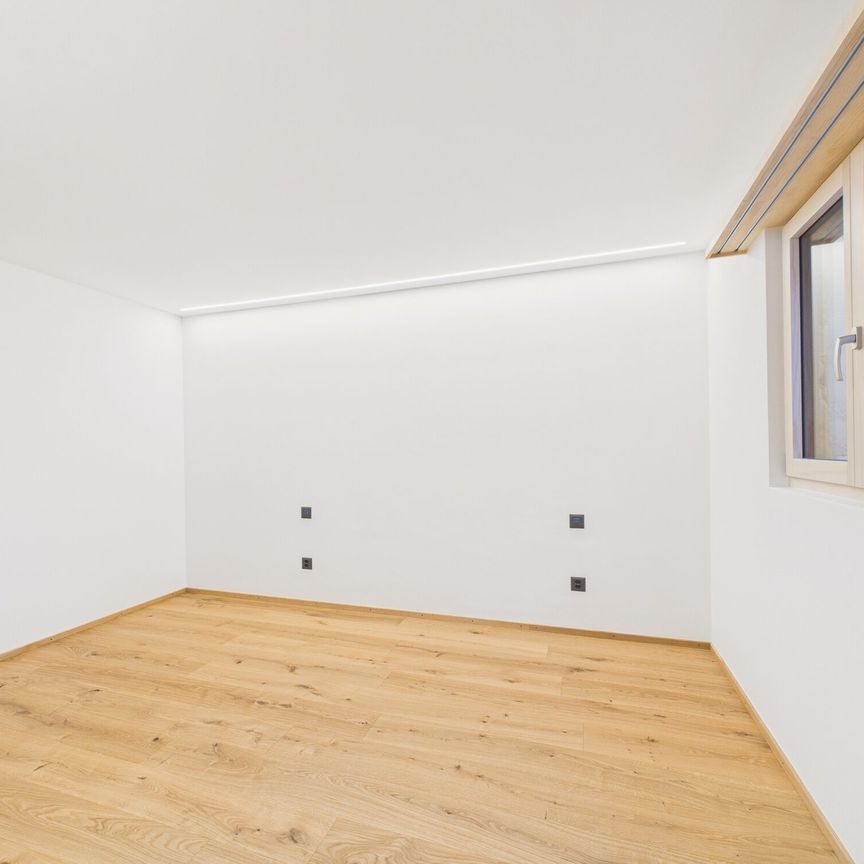 Newly renovated 2.5-room apartment with storage room and cellar, Degen - Foto 1