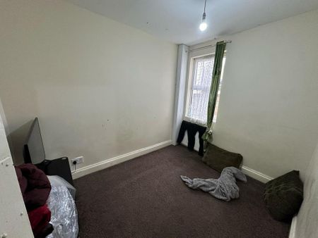 4 bedroom flat to rent - Photo 4
