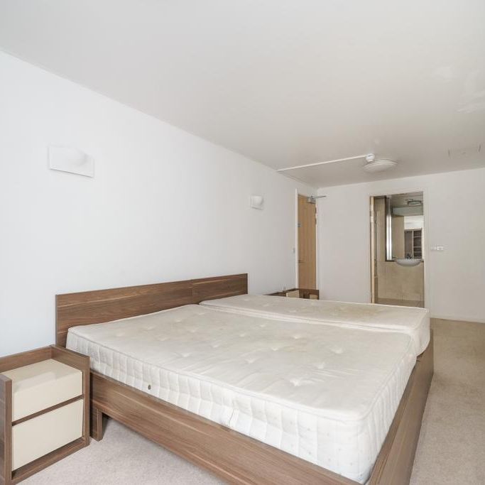 3 bedroom flat to rent - Photo 1