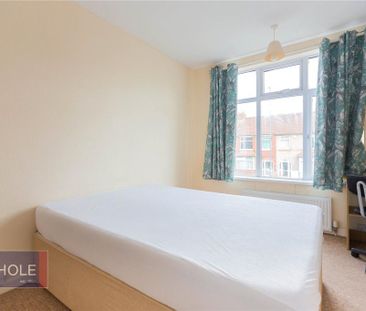 4 bedroom terraced house to rent - Photo 5