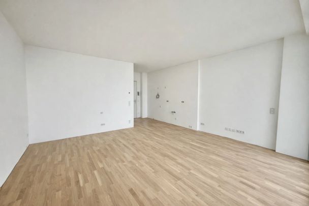 Urbanes City-Studio mit Kaiserwasserblick im DC2 Tower - Photo 1