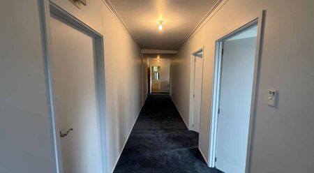 4 Bedroom House in Caversham - Photo 4