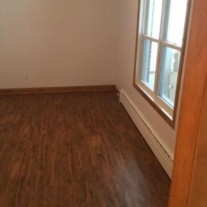 GRAND 5-1/2 À LOUER PRÈS UNIVERSITÉ DE SHERBROOKE - Photo 2