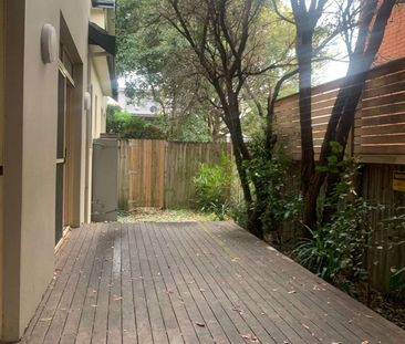 Spacious Three Bedroom Townhouse - Photo 2