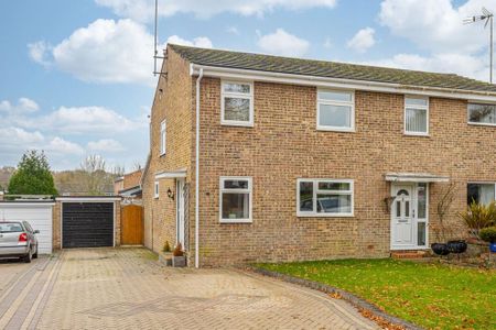 3 bedroom semi-detached house to rent - Photo 4