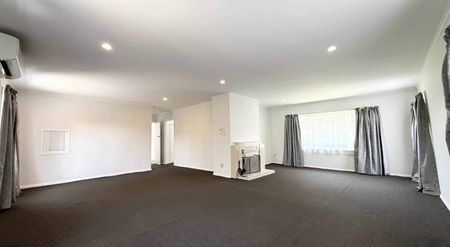 Spacious 4-Bedroom Family Home with Versatile ... - Photo 3