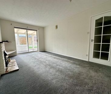 Light Close, Corsham, SN13 - Photo 2