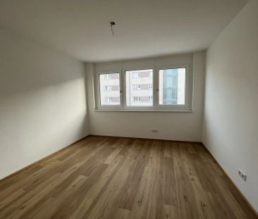 Helle und gemütliche 3-Zimmer-Wohnung mit großzügiger Außenfläche - Foto 4