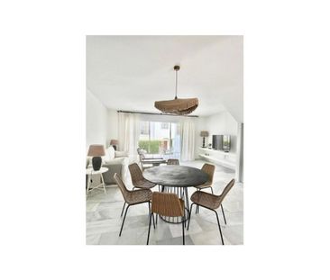 4 bedroom luxury Semidetached House for rent in Marbella, Spain - Photo 2