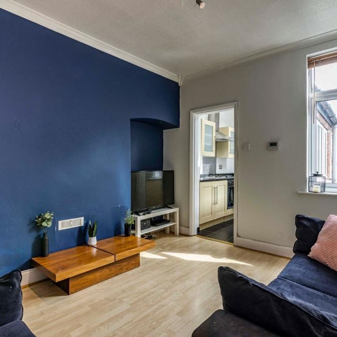 4 bedroom terraced house to rent - Photo 1