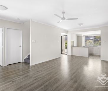 Modern 3-Bedroom Townhouse with Solar, Pool & Fantastic Location - ... - Photo 4