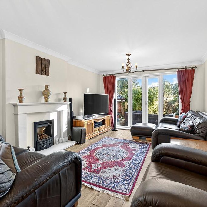 5 bedroom detached house to rent - Photo 1