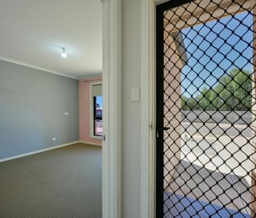 COSY FAMILY HOME IN CENTRAL LOCATION - Photo 3