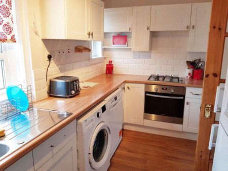 2 bedroom flat to rent - Photo 4