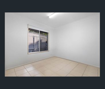 A rare opportunity - Huge family home in Logan Central - Photo 2