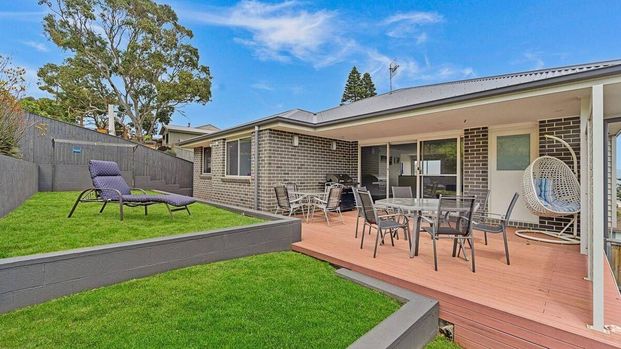 Fully Furnished with Gerroa Views - Photo 1