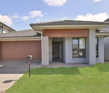 “Spacious Modern Home with Ducted AC & Garden Shed” - Photo 5