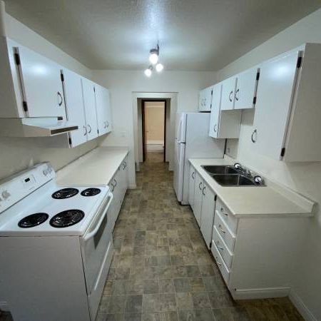 1 bedroom Suite - Avail Dec 1st Early move-in possible!! - Photo 1