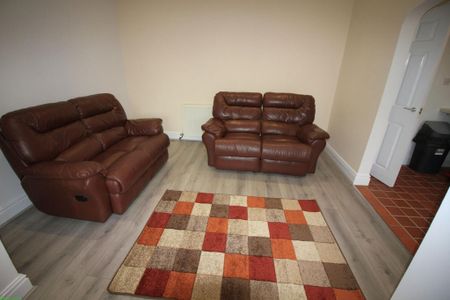 3 bedroom terraced house to rent - Photo 2