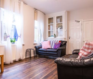 Perfect location for students at the Heath - Photo 6