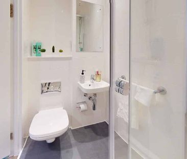 Silver En Suite - Photo 6