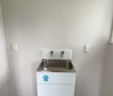 Warm, Modern 3-Bedroom Home - Taupiri - Photo 5