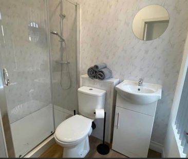 Room in a Shared House, Morecroft Road, CH42 - Photo 4