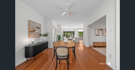 Beautiful Home, Great Location, Space and Style - Photo 5