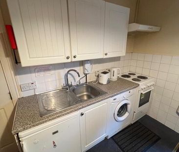 Serviced Room, Room 7, 7 Malone Avenue, Belfast, BT9 6EN - Photo 3