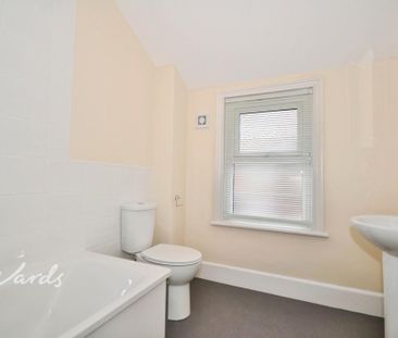 3 bedroom end of terrace house to rent - Photo 5