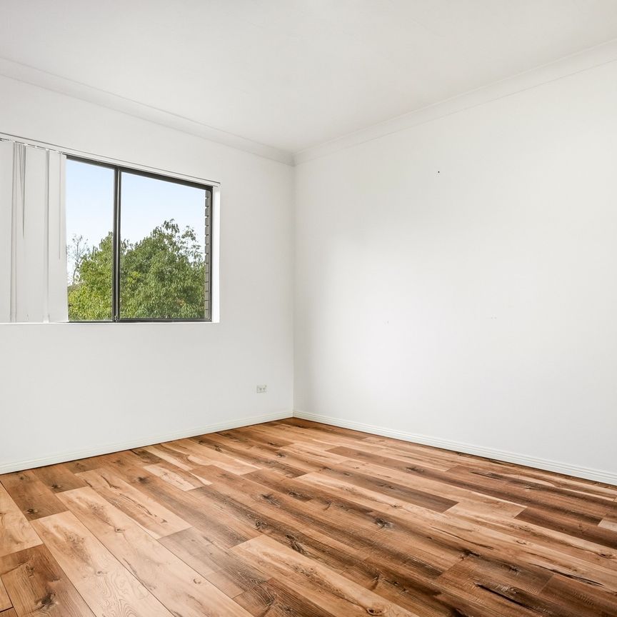 Air-Conditioned Two-Bedroom Unit with Renovated Kitchen and Bathroom! - Photo 1