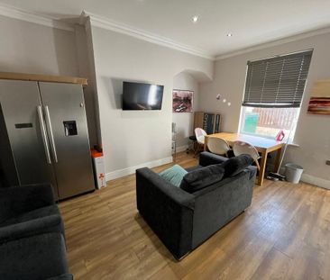 1 bedroom in a house share to rent - Photo 4