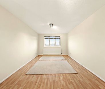 Cornmow Drive, NW10, London - Photo 2