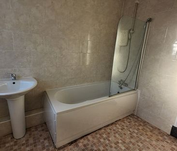 2 Bed Terraced House, Waverley Road West, M9 - Photo 5