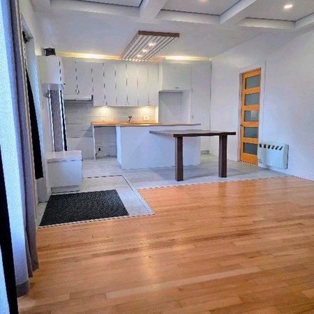 📍 Beauport – 3½ style loft sur 2 étages 💰 1 235 $/mois (non chauffé, non éclairé) 🎁 Internet inclus 📅 Libre le 1er août ou 1er septembre ✨ Possib - Photo 4