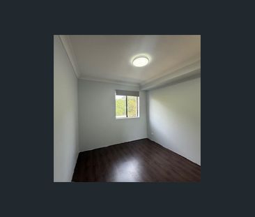 SPACIOUS 1ST FLOOR APARTMENT - Photo 5