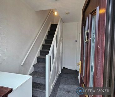 2 bedroom semi-detached house to rent - Photo 6