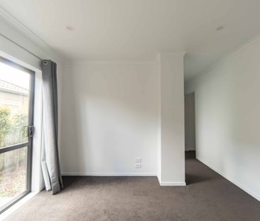 Modern 2-Bedroom Townhouse - The Perfect Lock-Up and Leave - Photo 2