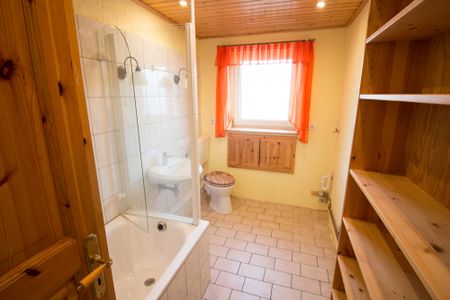 Schöne 4 ZKB Dachgeschosswohnung mit EBK, Badewanne & Stauboden im beliebten Schortens-Roffhausen - Foto 5