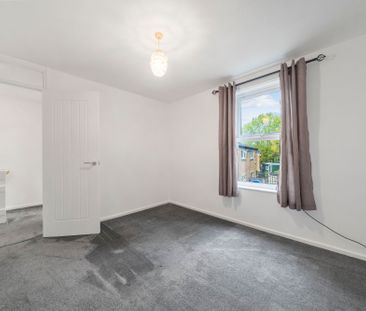 Heather Close, Warrington - Photo 2