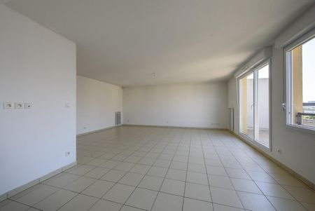 location Appartement T4 DE 94.26m² À VENISSIEUX - Photo 4