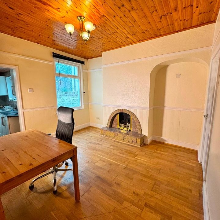 Room in a Shared House, Faraday St, L5 - Photo 1