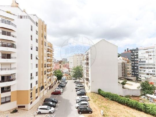 3 room luxury Apartment for rent in São Domingos de Benfica, Lisbon - Photo 1