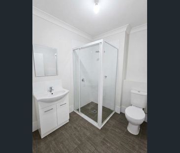 One Bedroom Granny Flat – Walk to Station - Photo 4
