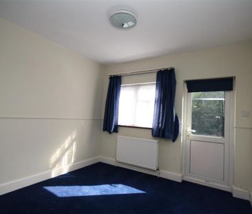 5 bedroom semi-detached house to rent - Photo 4