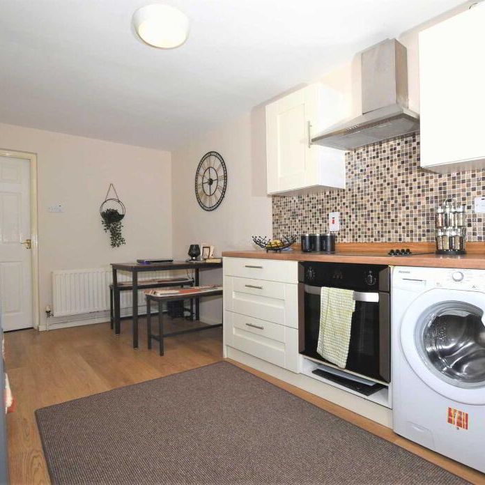 28 Low Road, Lisburn, BT27 4TJ - Photo 1