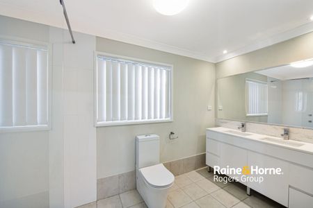 Large Family Home! - Photo 5